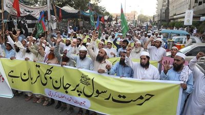 باكستان.. احتجاز المئات فى احتجاجات ضد تبرئة متهمة بازدراء الدين