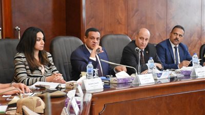 محافظ البحيرة: إزالة كافة التعديات على حرم مزلقانات القطارات