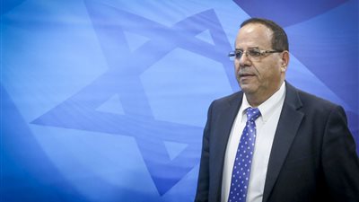 إيقاف وزير إسرائيلي بمطار دبي الدولي