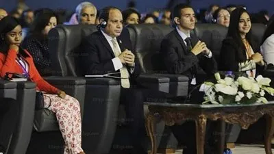 سفيرة ذوي الاحتياجات الخاصة عن جلوسها بجوار السيسي: 