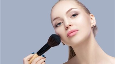 أضرار المكياج منتهي الصلاحية على البشرة 