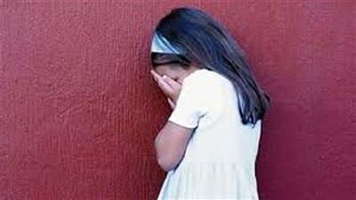 إخلاء سبيل مدرس بعد اتهام طالبة له باحتضانها وتقبيلها في بنها