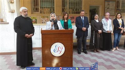 دقيقة حداد على أرواح شهداء حادث المنيا في مدرسة بالإسكندرية (صور)