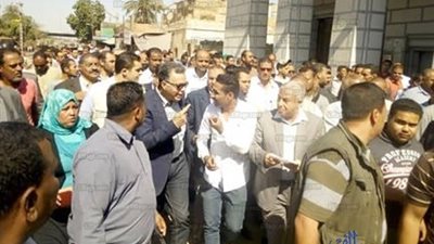 وزير النقل يتفقد نفق المشاة بكوم أمبو.. ويطالب بحل مشكلة التأمين