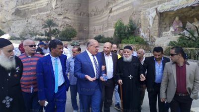 نائب محافظ القاهرة للمنطقة الغربية يتفقد دبر الأنبا سمعان بمنشأة ناصر (صور)