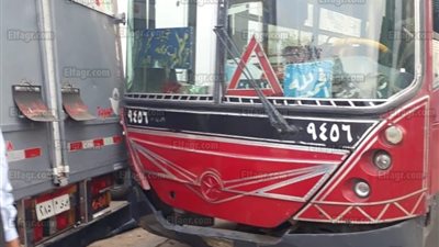 بالصور.. إصابة 5 أشخاص في حادث تصادم أتوبيس وميكروباص بمترو السبع عمارات