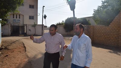 إحالة موظفين بأبوقرقاص للتحقيق للتقصير في أداء العمل