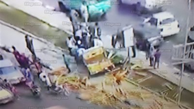 إصابة سائق إثر انقلاب سيارة نقل محملة بالأخشاب أعلى محور جوزيف تيتو