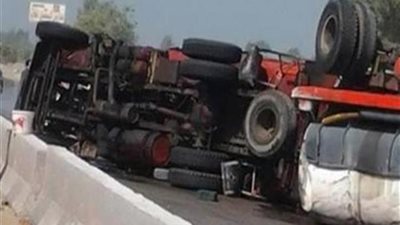 مصرع شخصين في انقلاب سيارة نقل بطريق القاهرة-الإسماعيلية الصحراوي