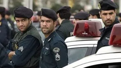 إيران تسجن 24 متظاهرا بينهم فتاتان