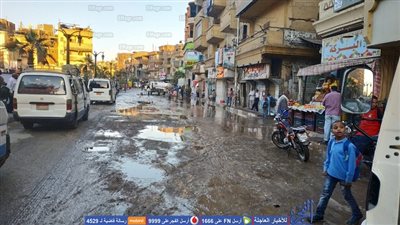 بعد انفجار خط رئيسي.. الدفع بـ5 سيارات لشفط المياه من شوارع الأقصر (صور) 