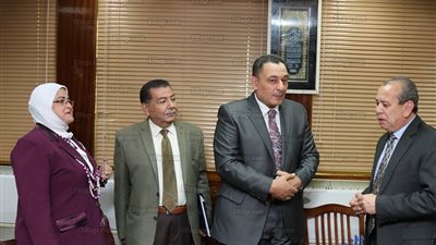 محافظ كفرالشيخ يبحث تحسين الخدمات الطبية (صور)