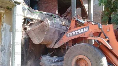 شاهد.. العقار المخالف الذي أجبر محافظ المنيا بالإطاحة برئيس قرية في ملوي