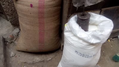 ضبط صاحب مصنع حلوى جافة بدون ترخيص في باب الشعرية (صور)