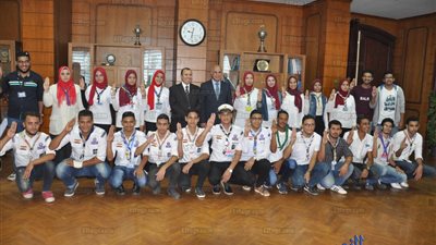 كفر الشيخ تستقبل رئيس جامعتها بالورود عقب الفوز بلقب الأفضل بين الجامعات