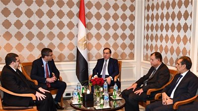 وزير البترول يبحث الفرص الاستثمارية مع قيادات 