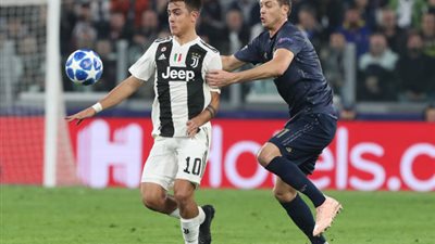 العارضة تحرم ديبالا من تسجيل هدف عالمي أمام مانشستر يونايتد (فيديو)