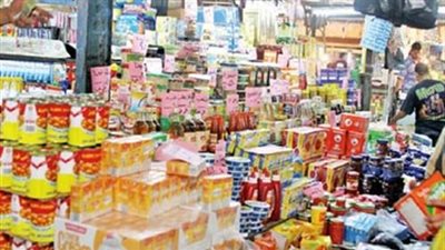 ضبط 14 طن سلع غذائية مجهولة المصدر داخل مصنع بشبرا الخيمة