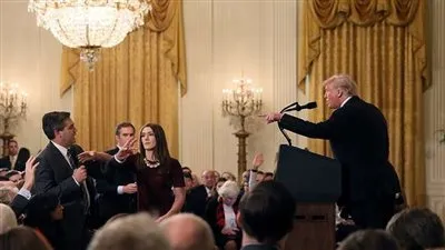 صحفيو البيت الأبيض يحتجون على سحب تصريح مراسل 