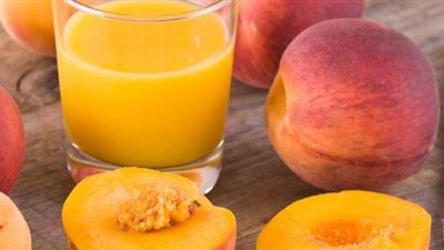 طريقة عمل عصير المشمش والخوخ 