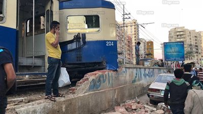 عاجل.. طفل يتسبب في كارثة بترام الرمل.. والعناية الإلهية تنقذ الركاب (صور)