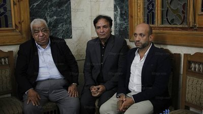 حمدي الوزير وخالد زكي يشاركان بعزاء حمدي قنديل (صور)