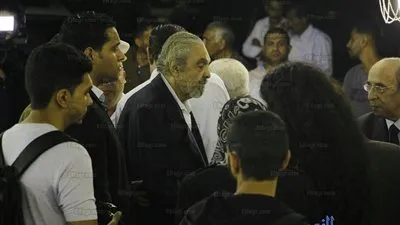 الإسكندراني ومصطفى كامل يصلان مسجد عمر مكرم للمشاركة بعزاء حمدي قنديل (صور)