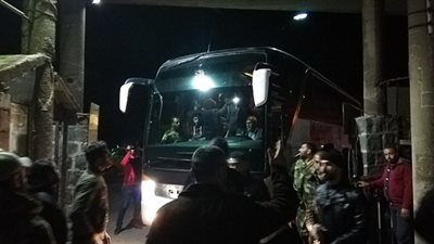 لحظة وصول المختطفين إلى مشفى السويداء بعد تحريرهم من 