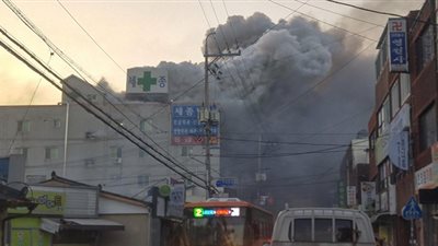 مقتل 7 وإصابة 11 أشخاص إثر حريق مبنى سكني بكوريا الجنوبية