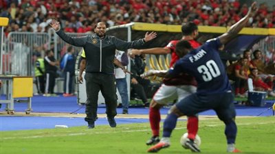 مدرب الترجي يبكي على الهواء ويؤكد: تعرضنا للظلم في برج العرب (فيديو)