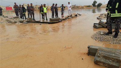 الجيش الأردني يشارك في عمليات الإنقاذ بمناطق السيول