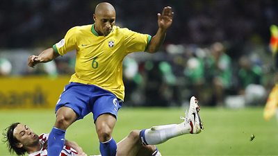 كارلوس: فينيسيوس لاعب متكامل.. ورونالدو لن يجلب الأبطال ليوفنتوس