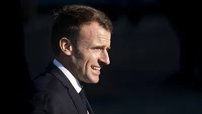 الحكومة الفرنسية تستعد لمواجهة كبرى مع المتظاهرين بعد رفع سعر الوقود