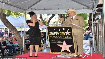 سارة سيلفر مان تحتفل بوضع نجمتها الخاصة على ممر الشهرة بهوليوود (صور)