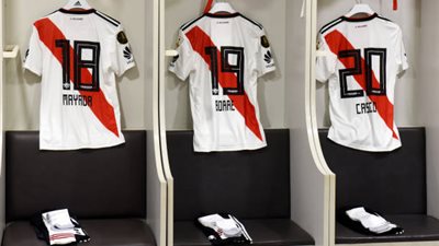 حافلة ريفير بليت تصل ملعب مونيمونتال قبل نهائي ليبرتادوريس