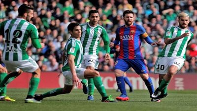 برشلونة يواجه ريال بيتيس في ليلة عودة ليونيل ميسي