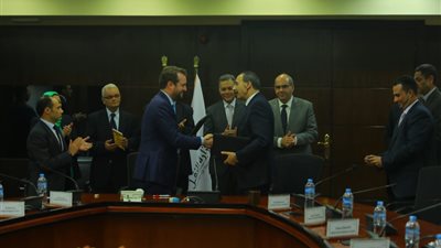 وزير النقل: منحة هولندية لإعداد دراسة فنية خاصة بتطوير الأرصفة البحرية بميناء الإسكندرية