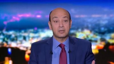 سيدة عارية تقترب من سيارة ترامب بفرنسا.. وتعليق ناري من 