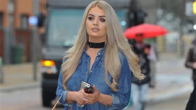 مليونيرة تعرض 60 ألف جنيه لمن يواعدها (صور)