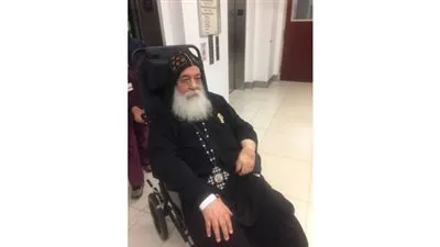 الأنبا هدرا يترأس أول قداس عقب خروجه من المستشفي