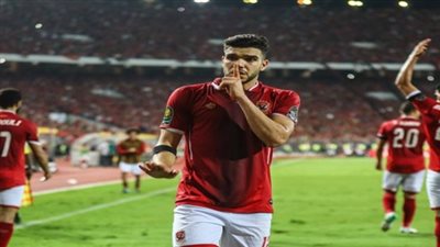 الاهلى يبحث تمديد عقود أزارو وعلي معلول