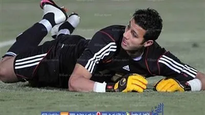 دعوى قضائية تهدد حارس الأهلي بالسجن (صور)