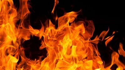 بعد أن تزوج والده.. شاب يحرق منزل عائلته وينتحر!