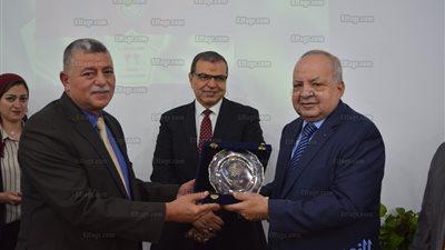 وزير القوى العاملة يشهد تكريم 150 عاملا من قدامى العاملين بـ