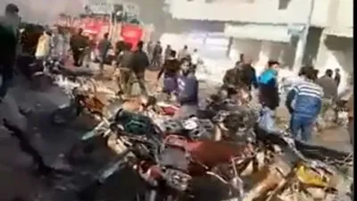 قتلى وجرحى بانفجار سيارة مفخخة أمام مقر 