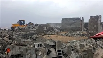 سبق- السعودية| بلدية العزيزية تزيل تعديات على 10 آلاف متر أحواش مخالفة بالحسينية