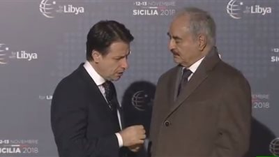 حفتر يصل باليرمو الإيطالية للمشاركة في مؤتمر دولي حول ليبيا (فيديو)
