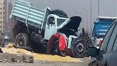 مصرع شخصين وإصابة 3 في حادث تصادم 3 سيارات نقل بالبحيرة