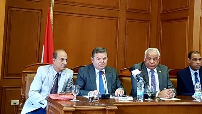   وزير قطاع الأعمال يستعرض خطة الوزارة لإصلاح وتطوير الشركات التابعة