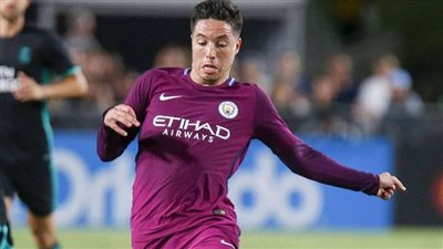 تعقد مفاوضات وست هام مع سمير نصري لهذا السبب